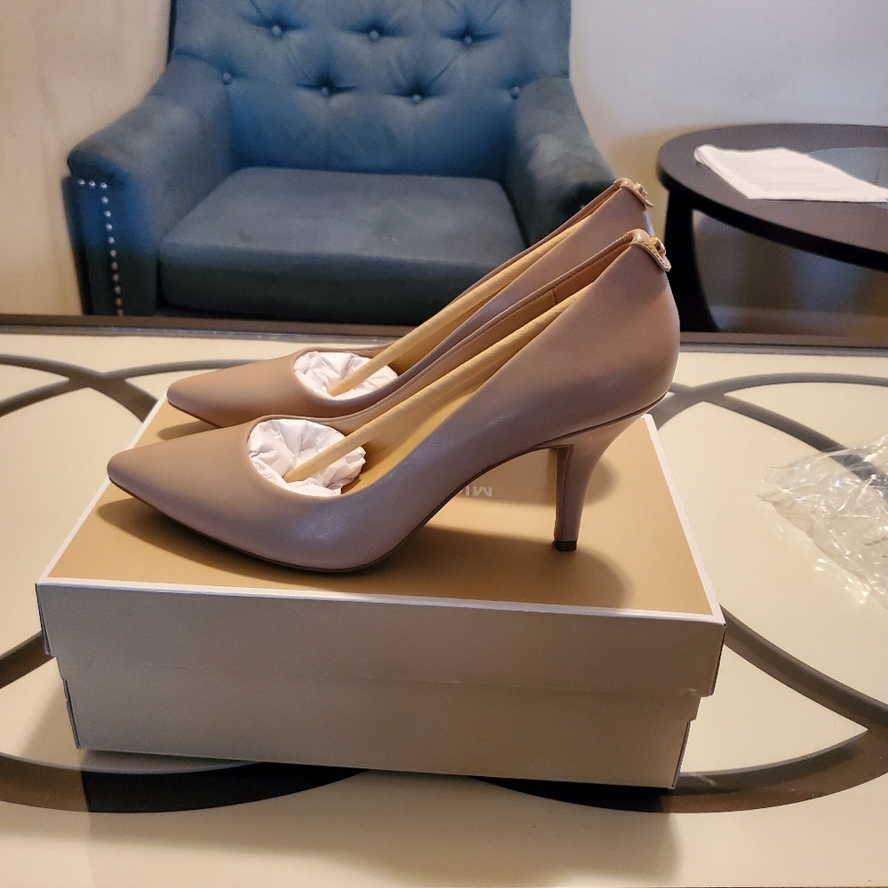 Women's shoes